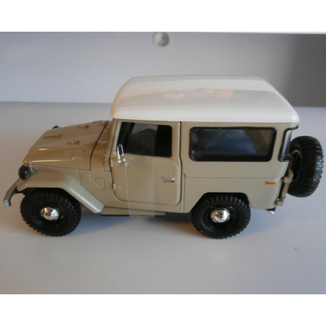 1/24 トヨタ FJ40 ランドクルーザー レッド Toyota FJ40