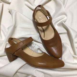 サヤ(SAYA)の美品 SAYA サヤ ストラップバックベルトパンプス^^☆(ハイヒール/パンプス)