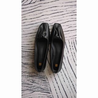 TOTEME - 新品 TOTEME スクエアトゥ フラットシューズ 38の通販|ラクマ TOTEME - 新品 TOTEME スクエアトゥ フラットシューズ 38の通販|ラクマ