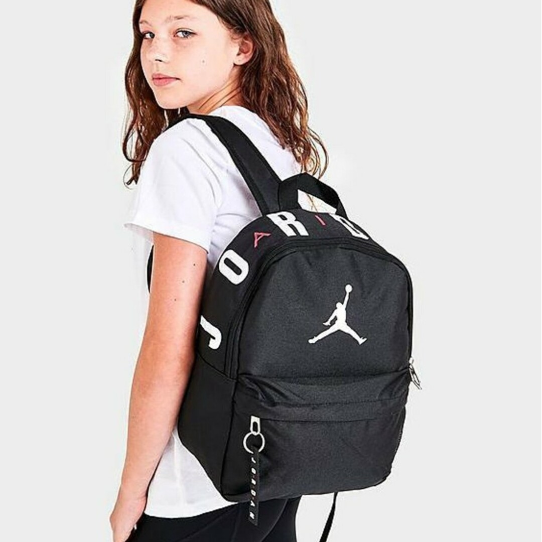 Jordan Brand（NIKE）(ジョーダン)の【新品】希少 NIKE ジョーダンエア バッグパック(スモール)キッズ 子供 キッズ/ベビー/マタニティのこども用バッグ(リュックサック)の商品写真