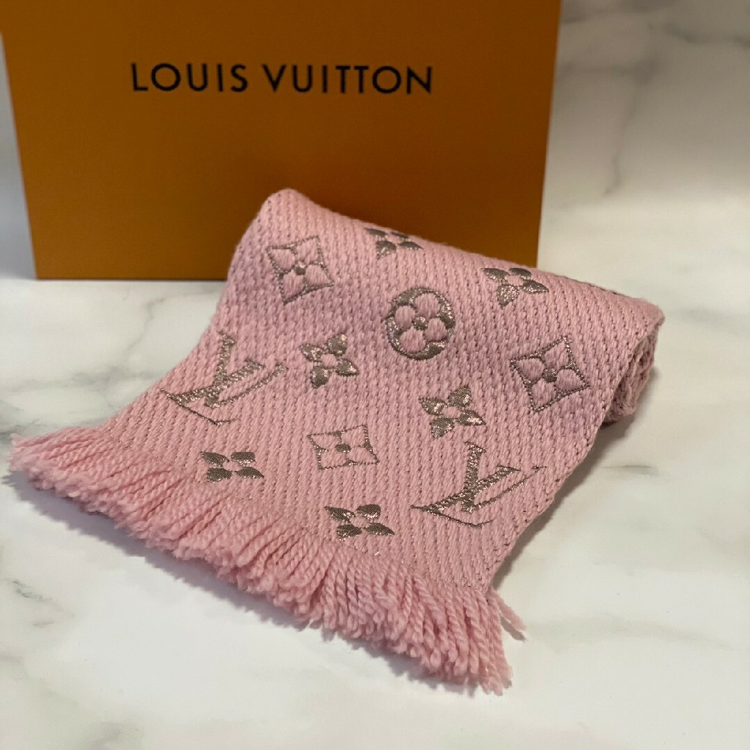 数年前に購入し数回使用しましたLOUIS VUITTON ルイヴィトン マフラー エシャルプ ロゴマニア