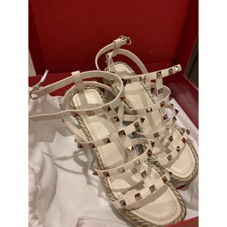 ヴァレンティノ(VALENTINO)のヴァレンティノ　サンダル(サンダル)