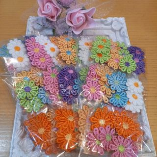 刺繍花　カラフル10色(ホワイトは10枚)　合計55枚☆＋ちょっとおまけ(生地/糸)