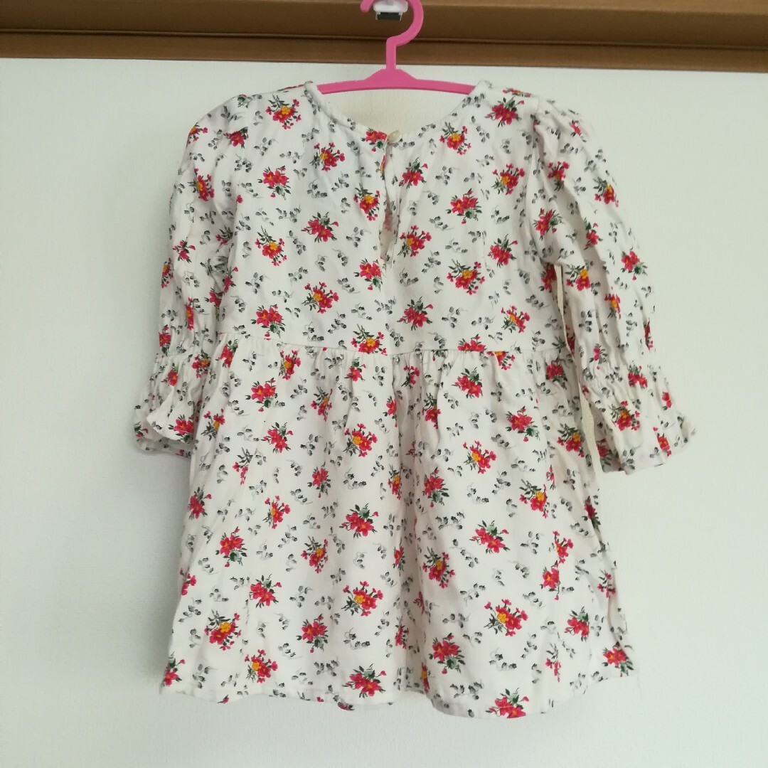 babyGAP(ベビーギャップ)のbabyGAP　小花柄ワンピース　80 キッズ/ベビー/マタニティのベビー服(~85cm)(ワンピース)の商品写真