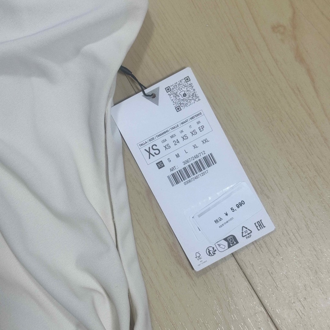 ZARA - ZARA/ギャザーショート丈ワンピース/白/ミニワンピの通販 ZARA - ZARA/ギャザーショート丈ワンピース/白/ミニワンピの通販