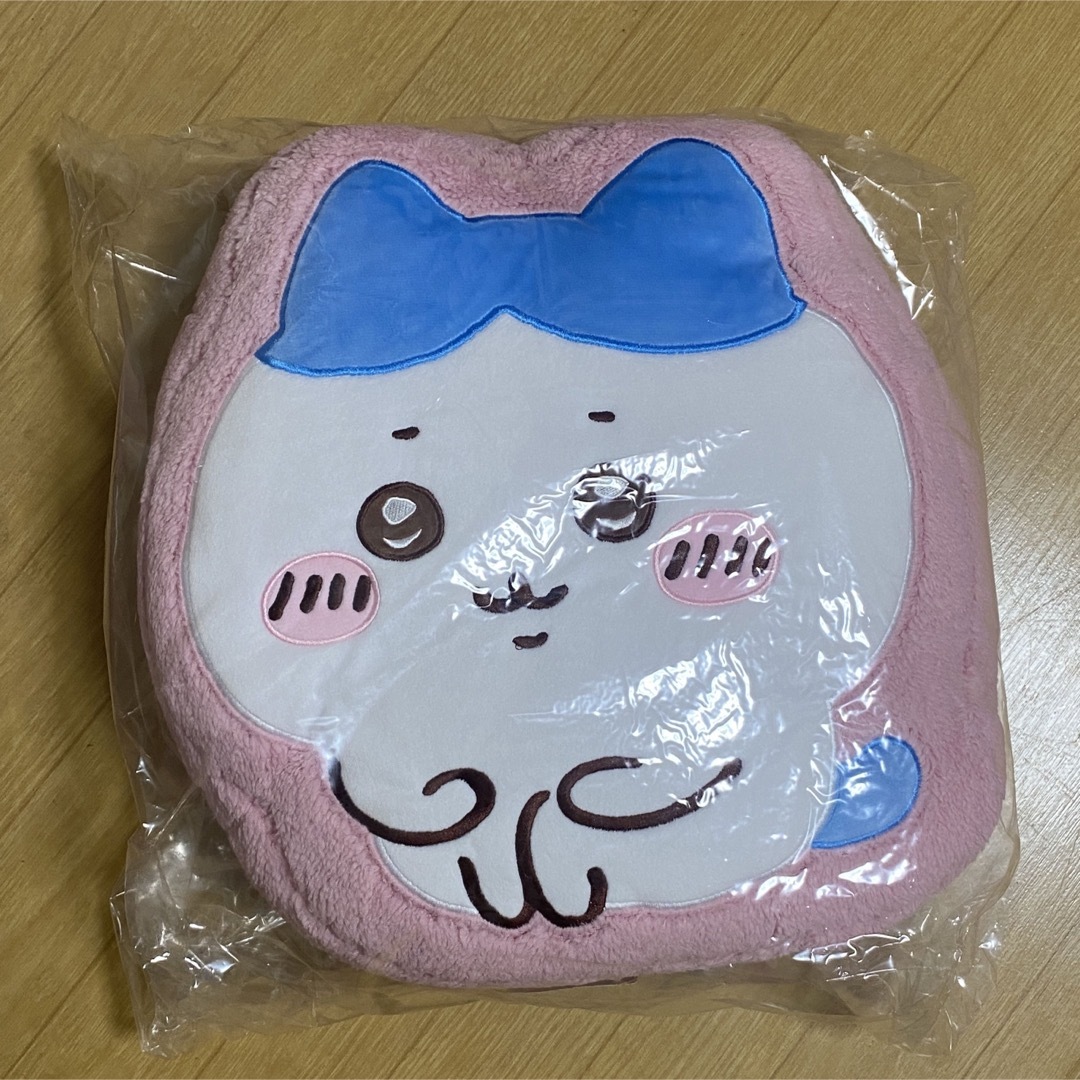 ちいかわ(チイカワ)の【新品】ちいかわ もこもこダイカットクッションVol.2 ハチワレ  エンタメ/ホビーのおもちゃ/ぬいぐるみ(ぬいぐるみ)の商品写真