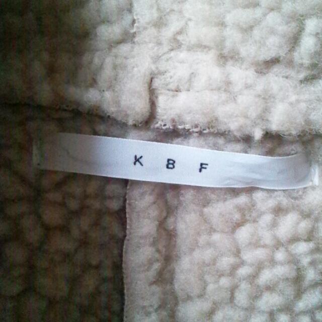 KBF(ケービーエフ)の♪ﾌｪｲｸﾑｰﾄﾝｼｮｰﾄｺｰﾄ♪ レディースのジャケット/アウター(ブルゾン)の商品写真