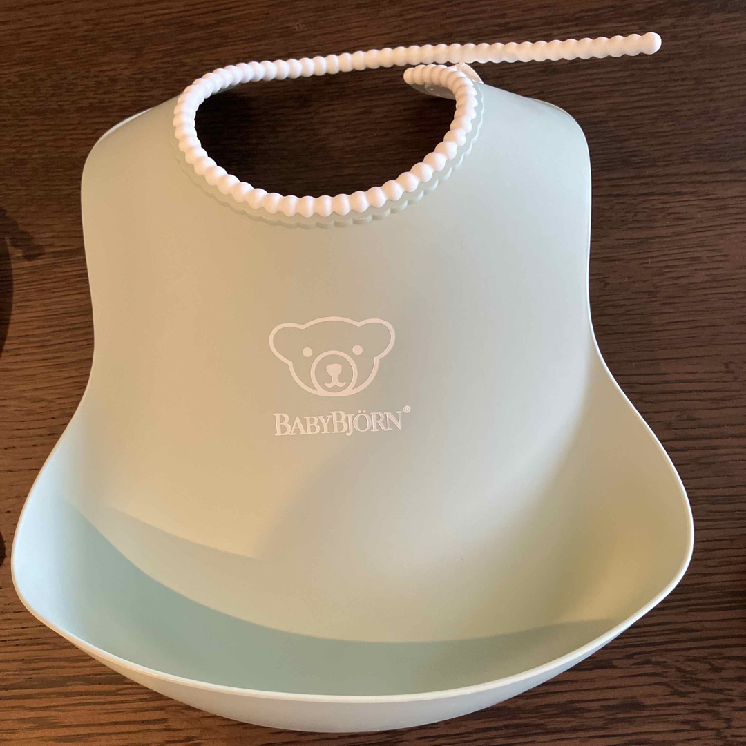 BABYBJORN(ベビービョルン)のベビービョルン　お食事スタイセット　パウダーグリーン キッズ/ベビー/マタニティの授乳/お食事用品(お食事エプロン)の商品写真