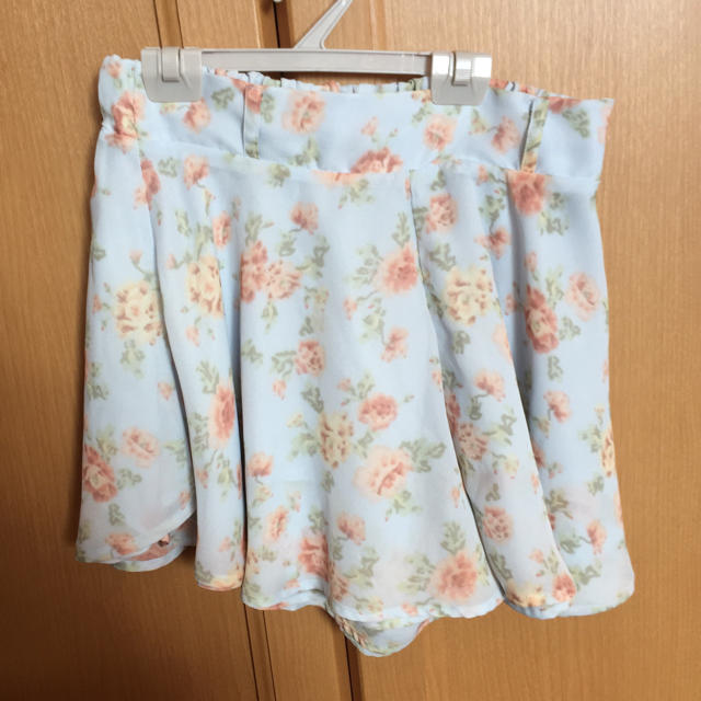 HONEYS(ハニーズ)のたかちゃん様専用♡水色・花柄キュロットスカート♡ レディースのパンツ(キュロット)の商品写真