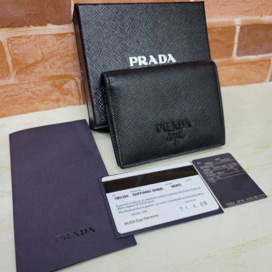 PRADA プラダ　財布　折り財布　黒　箱あり