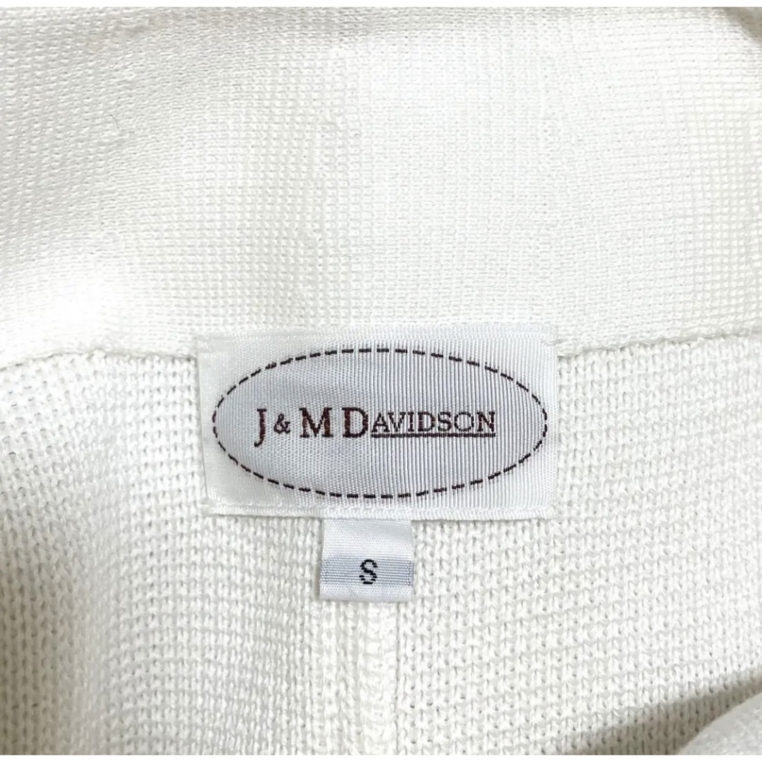 J&M DAVIDSON(ジェイアンドエムデヴィッドソン)のJ&M DAVIDSON   ミラノリブノーカラーコート　金ボタン　ホワイト レディースのジャケット/アウター(ロングコート)の商品写真