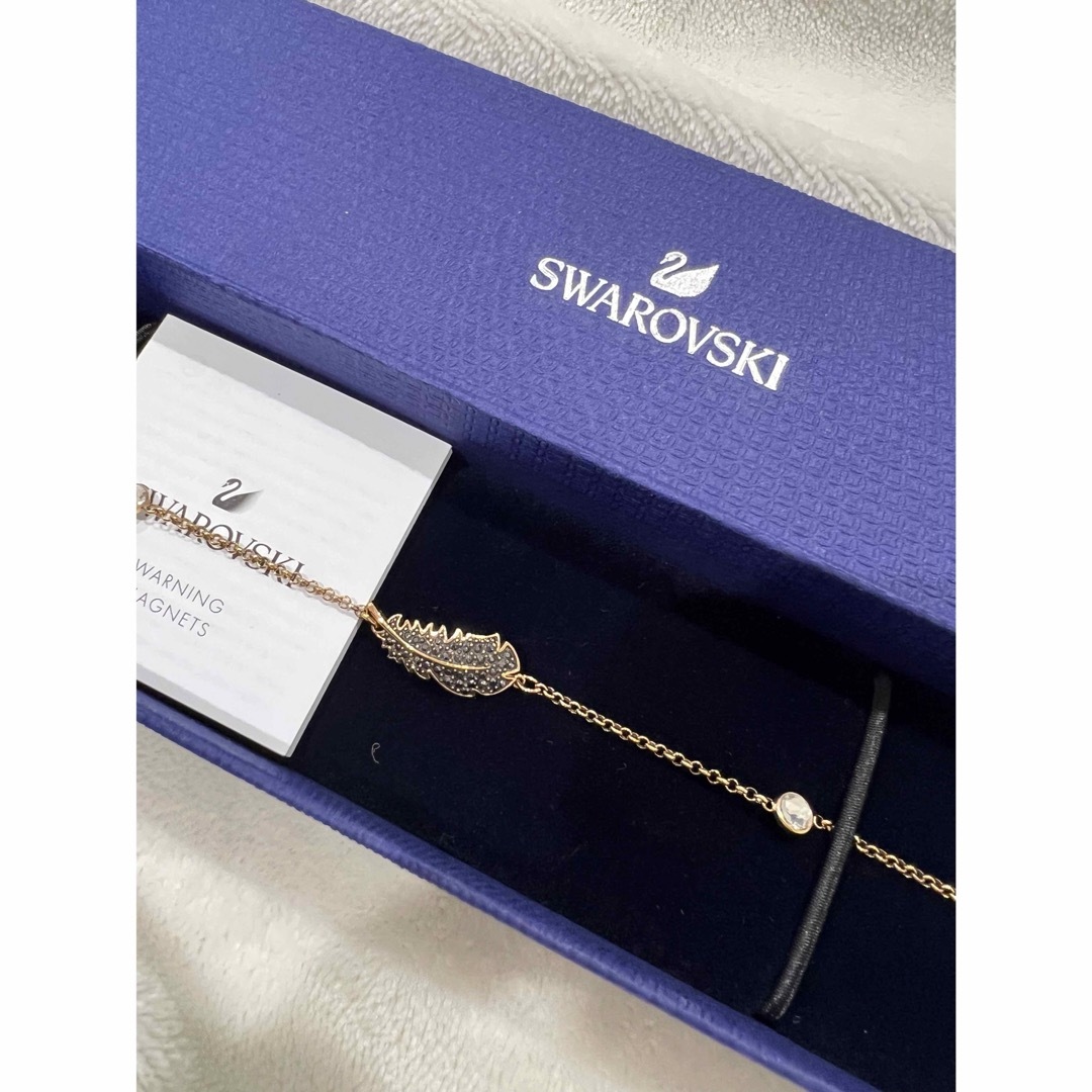 SWAROVSKI(スワロフスキー)の美品　スワロフスキー　ブレスレット　フェザー レディースのアクセサリー(ブレスレット/バングル)の商品写真