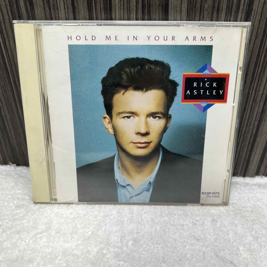 HOLD ME IN YOUR ARMS/RICK ASTLEY エンタメ/ホビーのCD(ポップス/ロック(洋楽))の商品写真