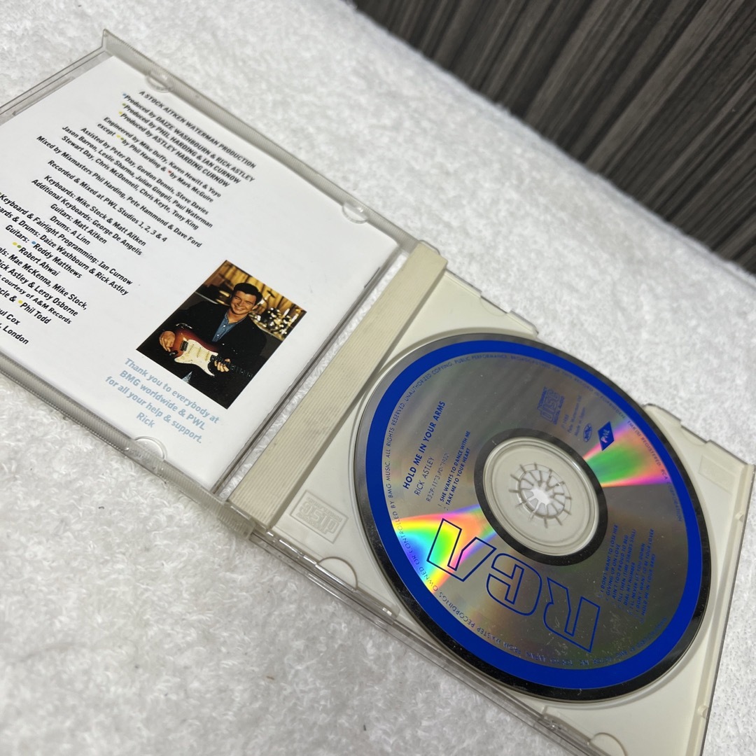 HOLD ME IN YOUR ARMS/RICK ASTLEY エンタメ/ホビーのCD(ポップス/ロック(洋楽))の商品写真