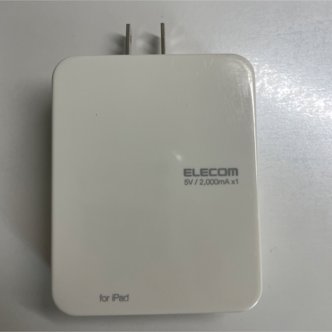 ELECOM(エレコム)のelecom usb充電 電源コンセント 2000mA スマホ/家電/カメラのスマートフォン/携帯電話(バッテリー/充電器)の商品写真
