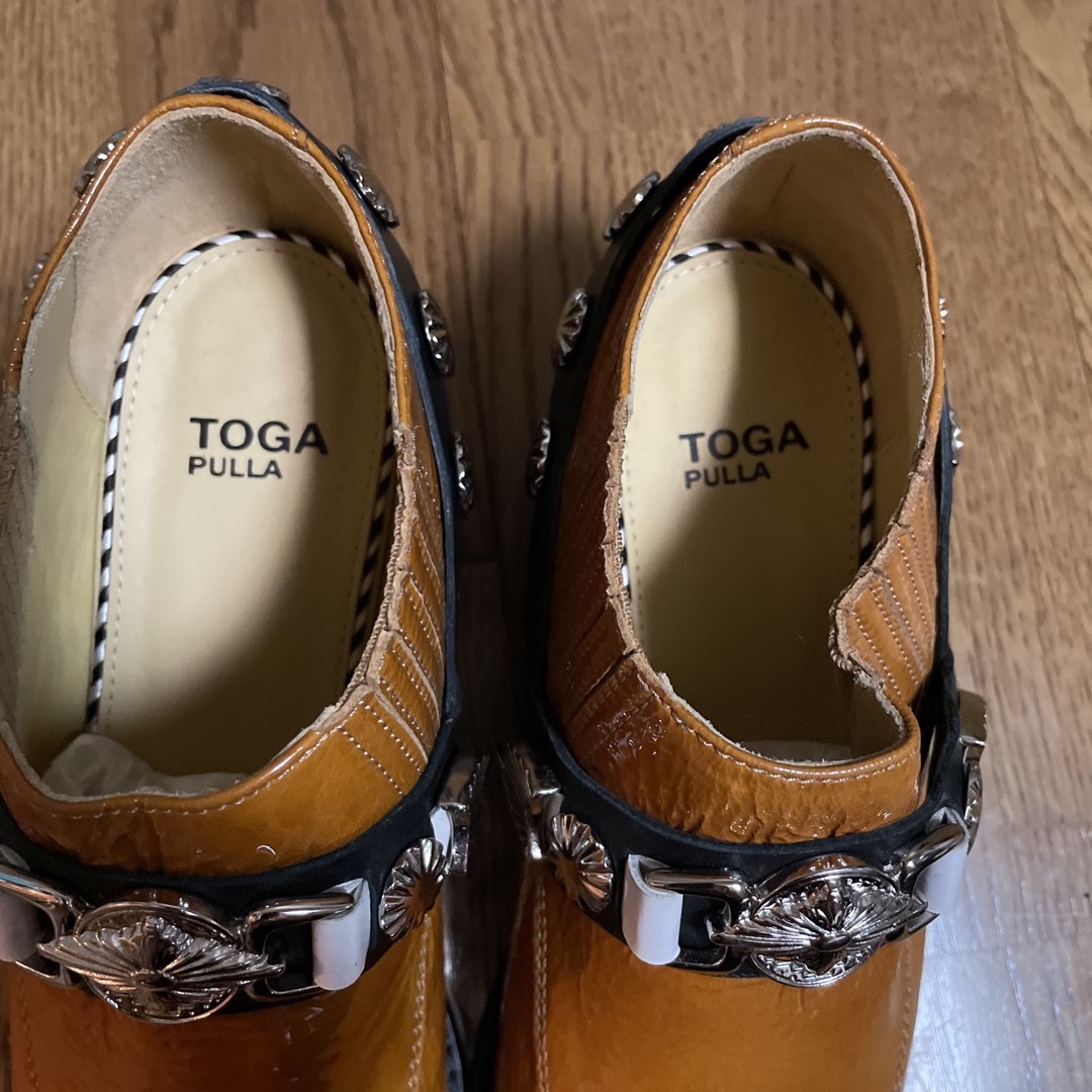 TOGA PULLA(トーガプルラ)のトーガプルラ　metal conch cowboy 革靴　サイズ38 未使用品 レディースの靴/シューズ(ローファー/革靴)の商品写真
