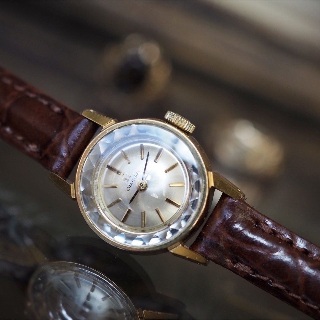 OMEGA(オメガ)の美品✨OMEGA サファイアカットガラス 新品ベルト✨ロレックス カルティエ レディースのファッション小物(腕時計)の商品写真