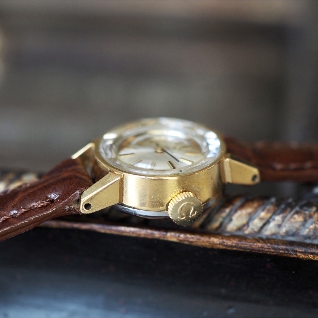 OMEGA(オメガ)の美品✨OMEGA サファイアカットガラス 新品ベルト✨ロレックス カルティエ レディースのファッション小物(腕時計)の商品写真