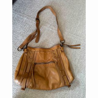 美品 Dakota レザー 2way ショルダーバッグ ロゴ型押し キューブ