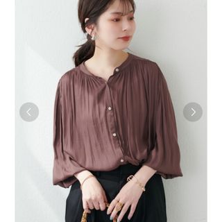 ナチュラルクチュール(natural couture)のnatural coutureサテンブラウスブラウン(シャツ/ブラウス(長袖/七分))