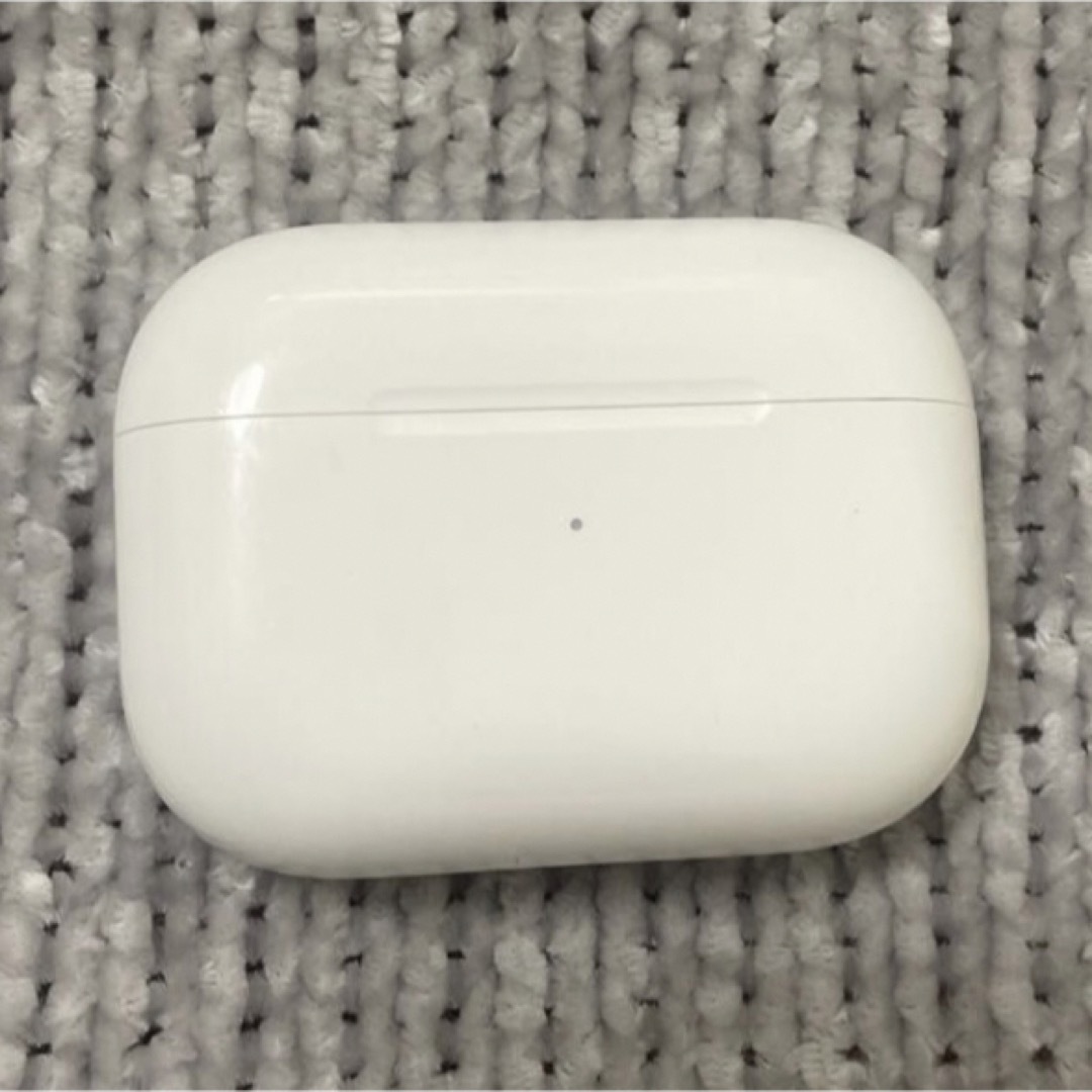 Apple(アップル)のApple Airpods pro 第2世代 A2700 ケースのみ スマホ/家電/カメラのオーディオ機器(ヘッドフォン/イヤフォン)の商品写真