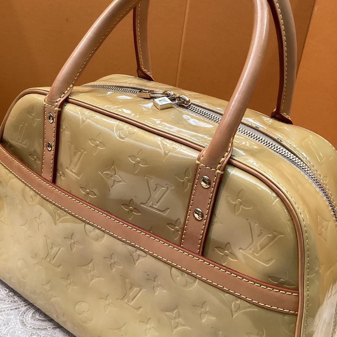 LOUIS VUITTON ヴィトン トンプキンス スクエアヴェルニ-