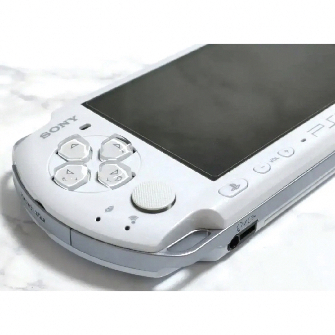 美品 PSP3000ホワイト メモリースティック付き②
