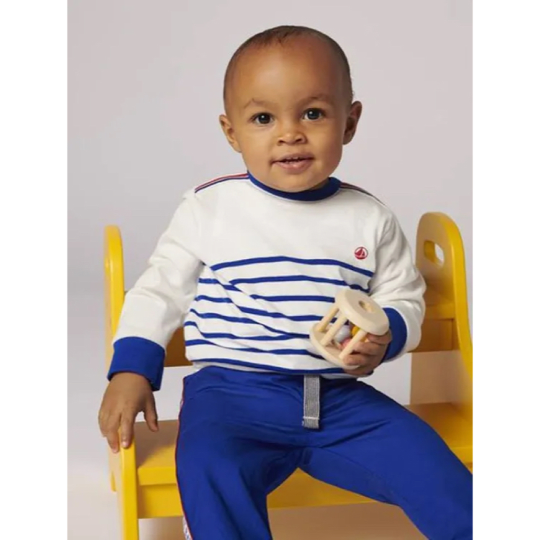 PETIT BATEAU(プチバトー)のプチバトー　ボーダー　ロゴ　トレーナー　スウェット　バイカラー キッズ/ベビー/マタニティのベビー服(~85cm)(トレーナー)の商品写真