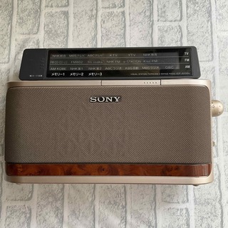 ソニー(SONY)の【高評価ラジオ】ICF-A100V SONY ゴールドラジオ　中古　単2電池対応(ラジオ)