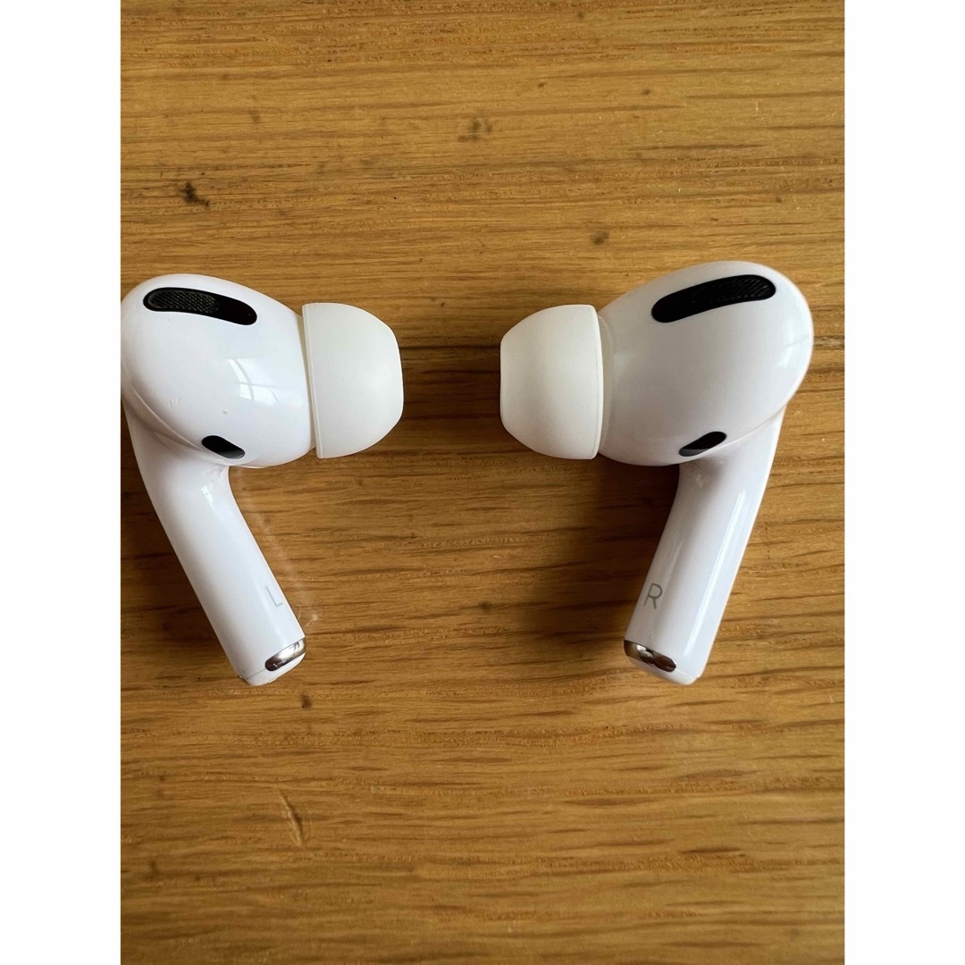 Apple(アップル)のAPPLE AirPods Pro ノイズキャンセリング付完全ワイヤレスイヤホン スマホ/家電/カメラのオーディオ機器(ヘッドフォン/イヤフォン)の商品写真