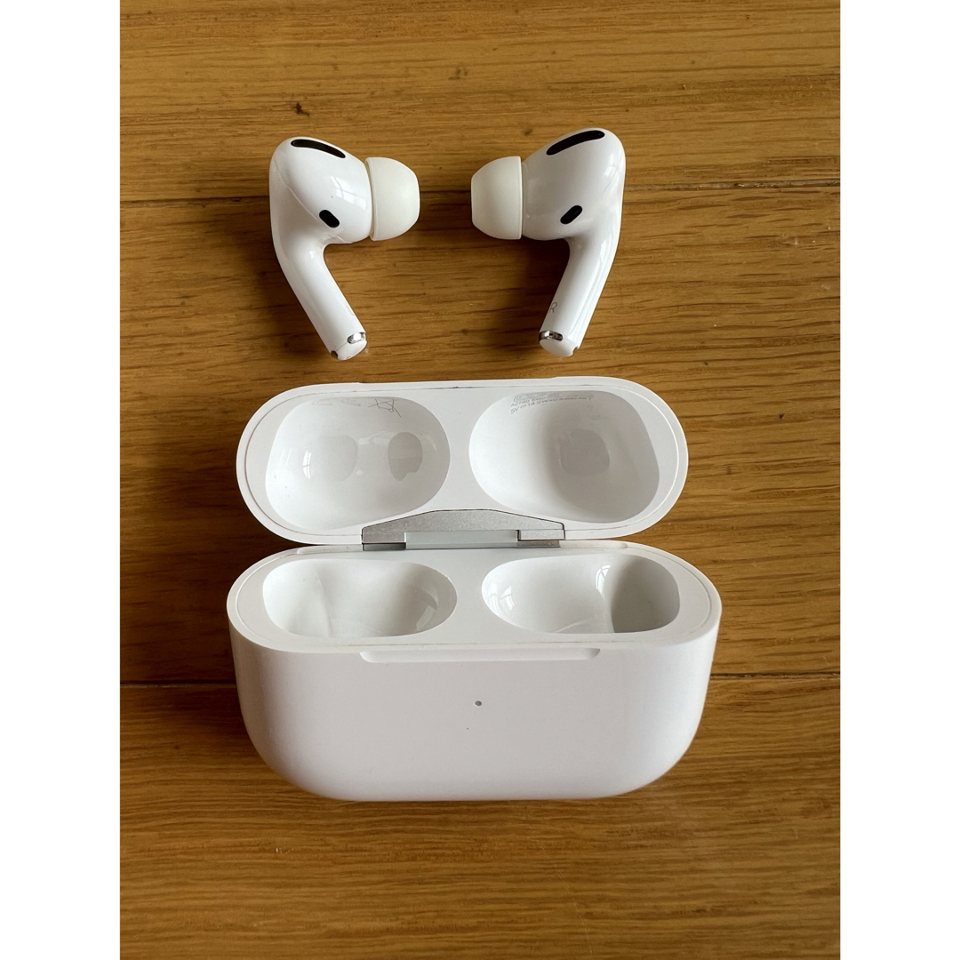 Apple(アップル)のAPPLE AirPods Pro ノイズキャンセリング付完全ワイヤレスイヤホン スマホ/家電/カメラのオーディオ機器(ヘッドフォン/イヤフォン)の商品写真