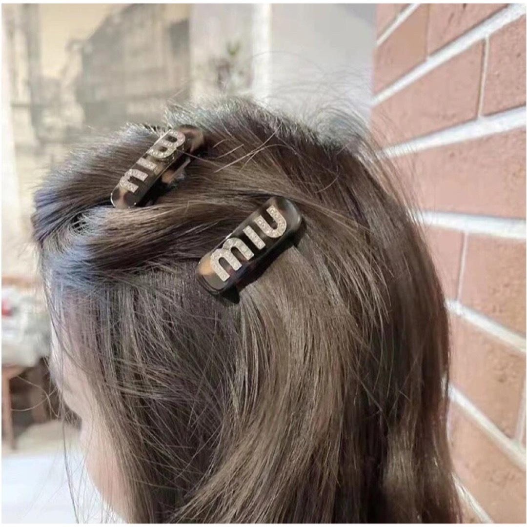 miumiu ヘアクリップ