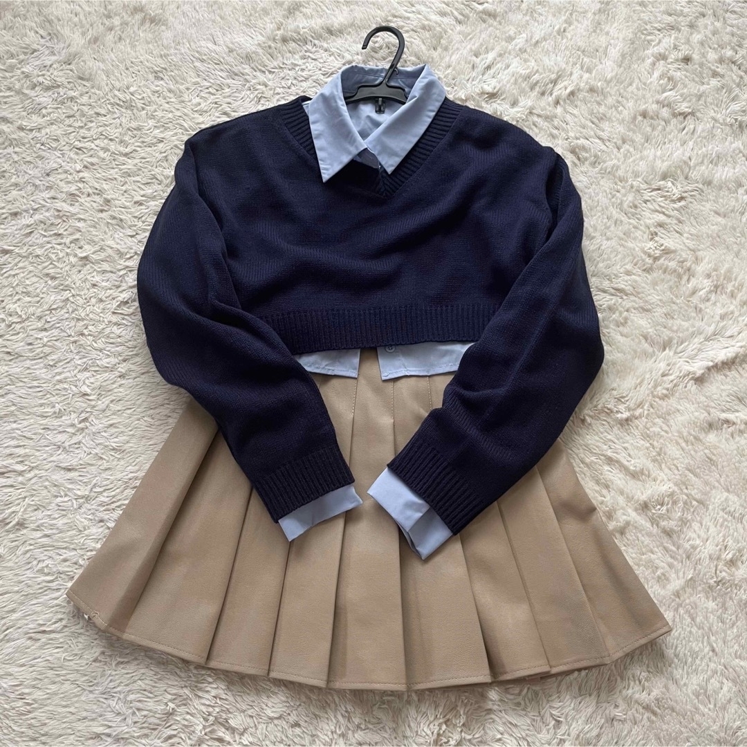レザー風　ベージュ　プリーツスカート レディースのスカート(ミニスカート)の商品写真