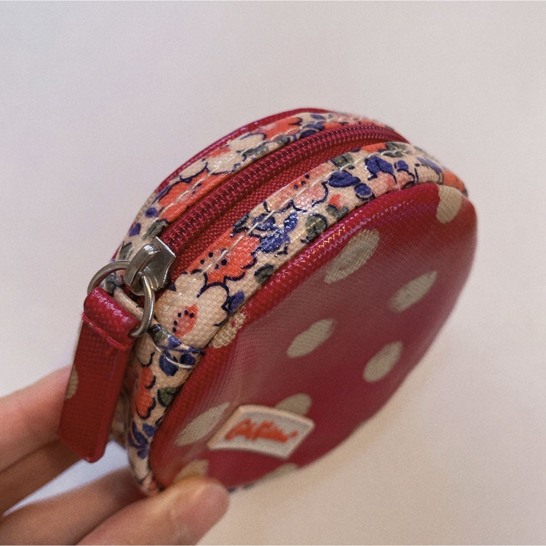 Cath Kidston(キャスキッドソン)の丸型 ポーチ 小物入れ レディースのファッション小物(ポーチ)の商品写真