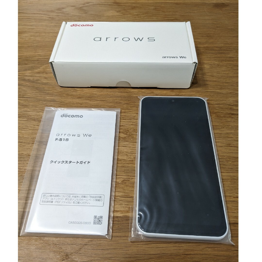 FUJITSU arrows We F-51B ホワイト