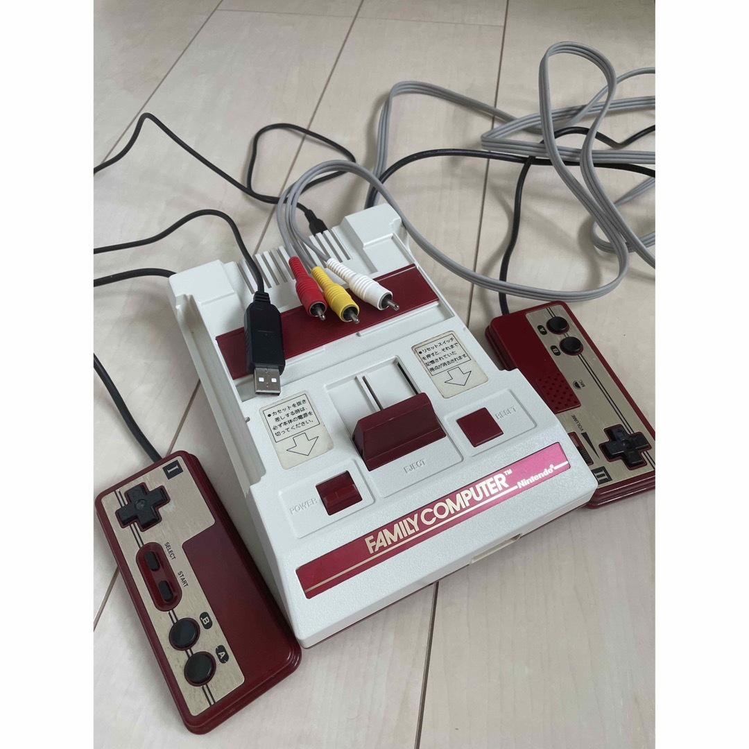 Nintendo ファミリーコンピューター　AV改造済ファミコン本体