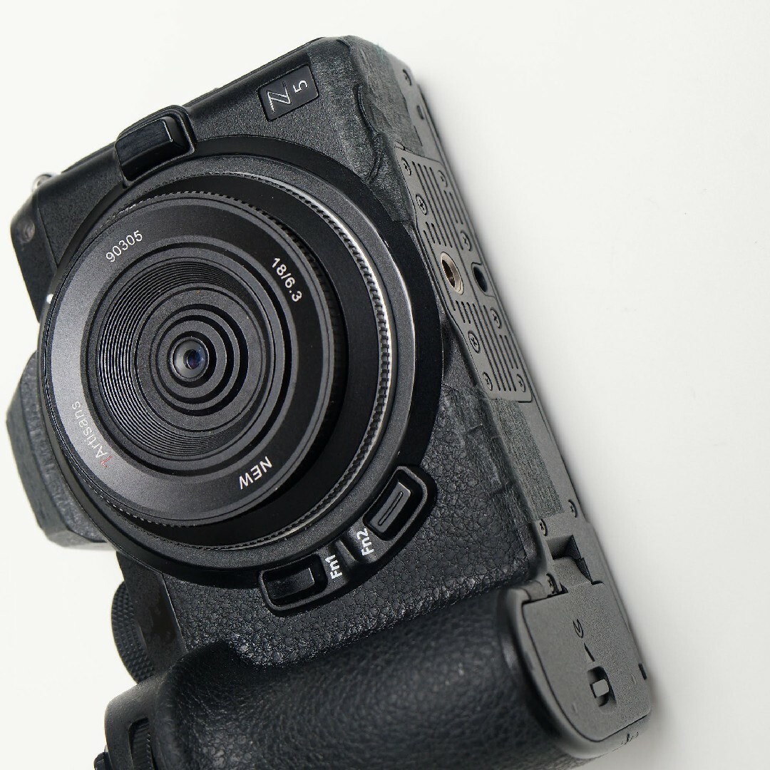 Nikon(ニコン)の【訳あり】Nikon Z5 ボディ スマホ/家電/カメラのカメラ(ミラーレス一眼)の商品写真