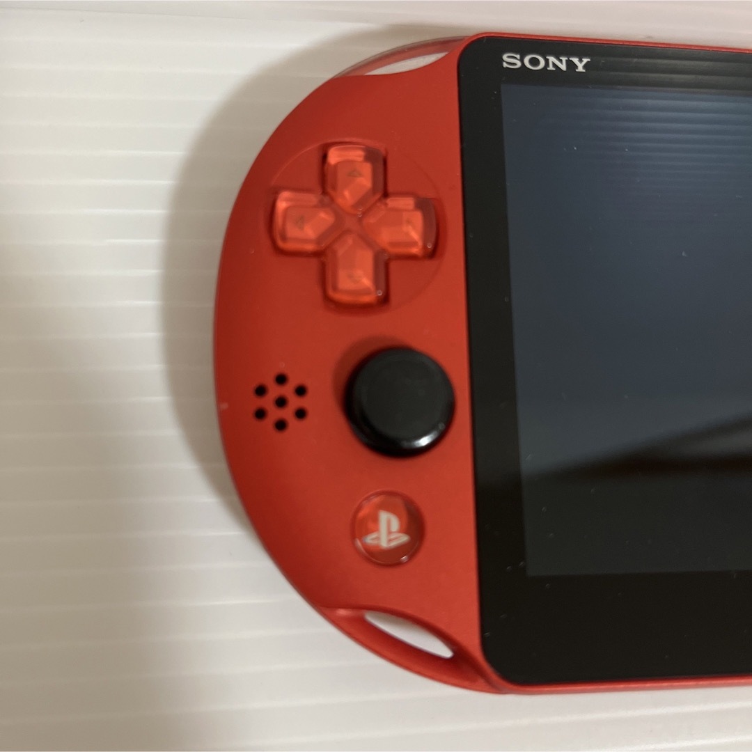 PlayStation Vita メタリック・レッド  PCH-2000ZA26 4