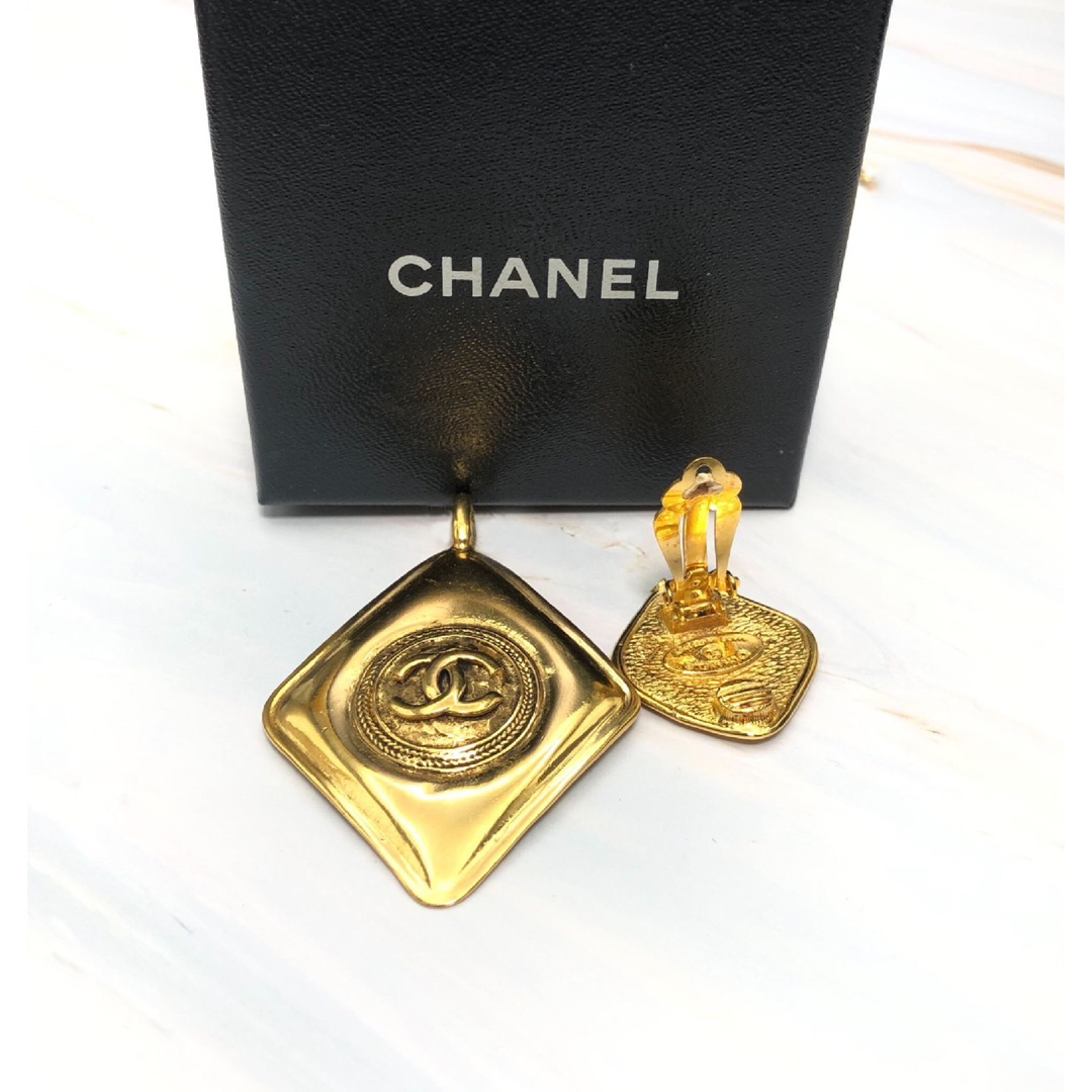 CHANEL(シャネル)のCHANEL シャネル　イヤリング　ダイヤモンド型　パーツ　ジャンク品 レディースのアクセサリー(イヤリング)の商品写真