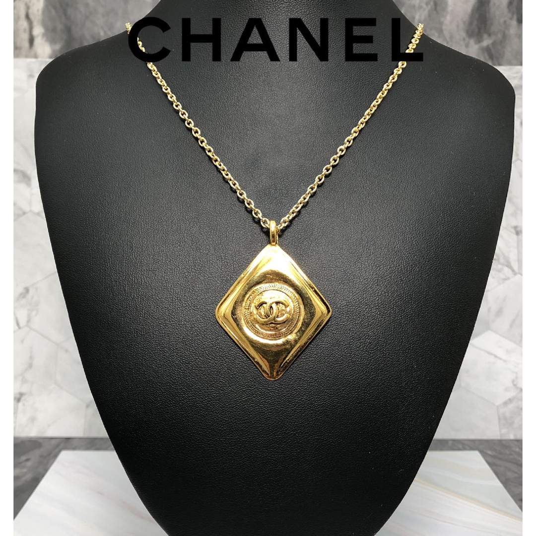 CHANEL(シャネル)のCHANEL シャネル　イヤリング　ダイヤモンド型　パーツ　ジャンク品 レディースのアクセサリー(イヤリング)の商品写真