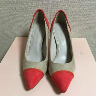 チャールズアンドキース(Charles and Keith)のチャールズアンドキース バイカラースウェード調パンプス(ハイヒール/パンプス)