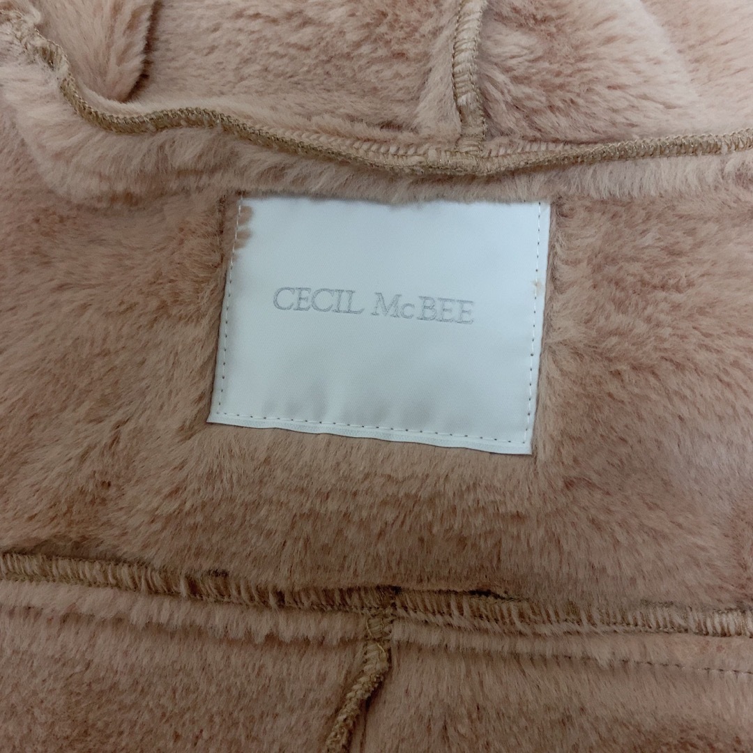 CECIL McBEE(セシルマクビー)のCECIL Mc BEE アウター コート レディースのジャケット/アウター(毛皮/ファーコート)の商品写真
