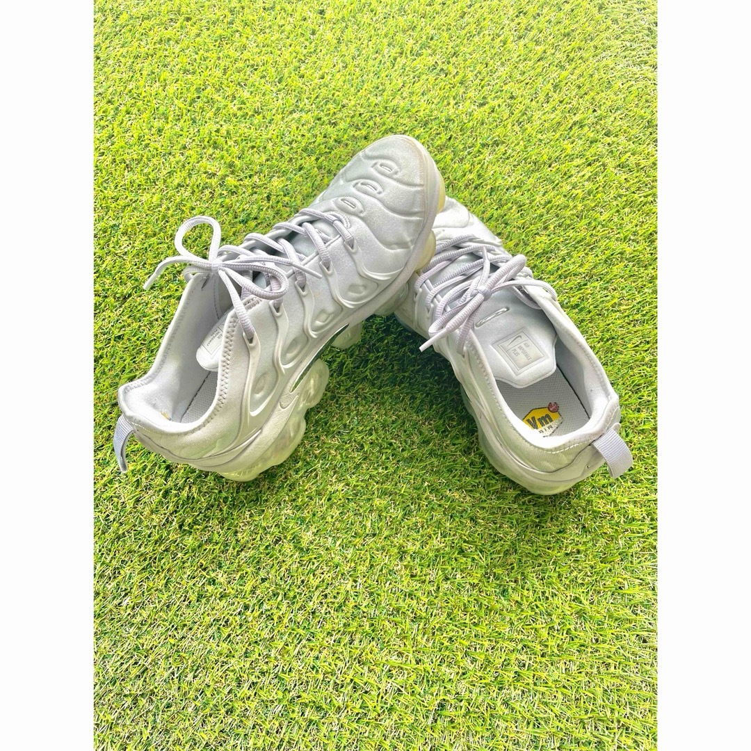 NIKE(ナイキ)の【26㎝】NIKE AIR VAPORMAX PLUS WOLF GREY メンズの靴/シューズ(スニーカー)の商品写真