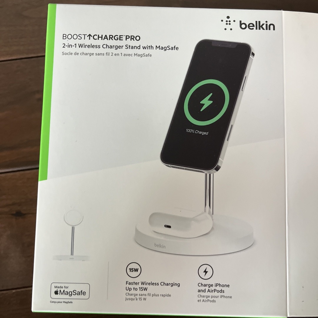 belkin 2-in-1 wireless charger stand スマホ/家電/カメラのスマートフォン/携帯電話(バッテリー/充電器)の商品写真