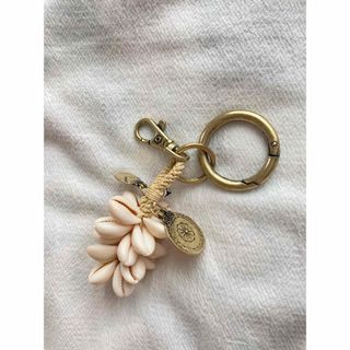 alexiastam  Shell Keychain