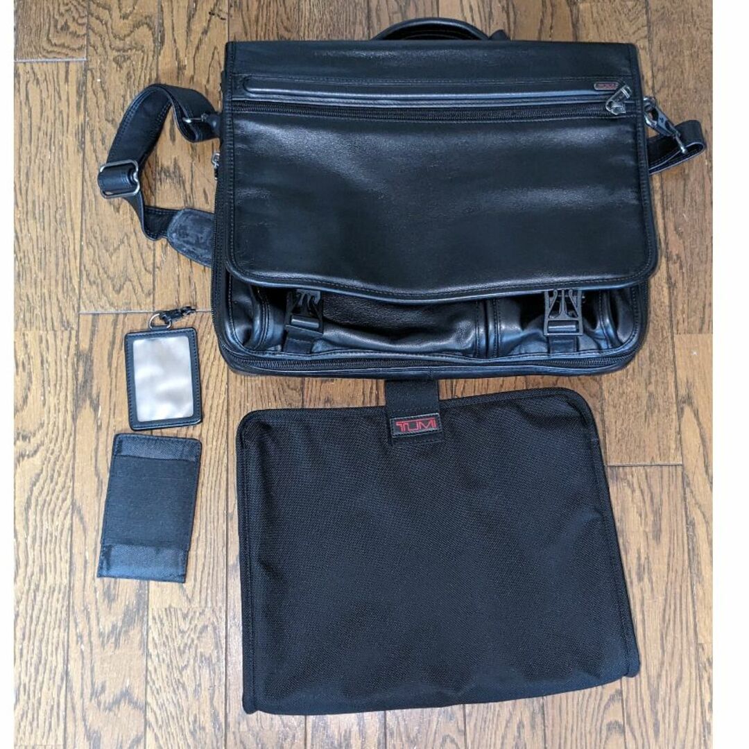 TUMI(トゥミ)のTUMI Expandable Flap Computer Brief 革製 メンズのバッグ(ビジネスバッグ)の商品写真