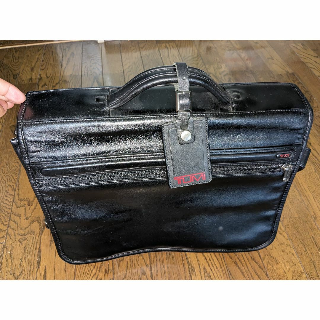 TUMI(トゥミ)のTUMI Expandable Flap Computer Brief 革製 メンズのバッグ(ビジネスバッグ)の商品写真