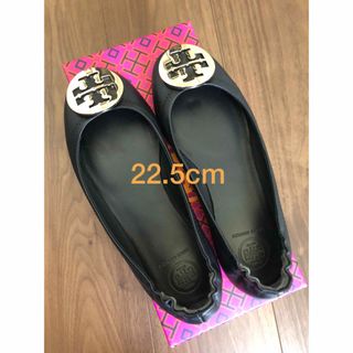 ✨ほぼ未使用✨Tory Burch フラットパンプス 金ロゴ リボン エナメル