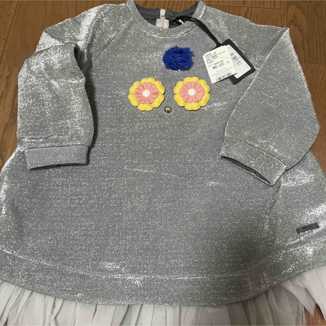 新品タグ付き半額fendiベビー服モンスター女の子90cmワンピースシルバーキッズ/ベビー/マタニティ