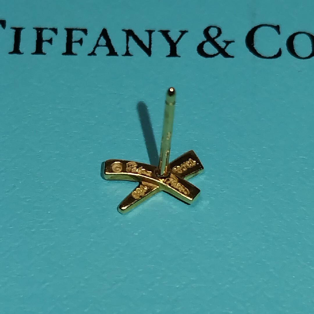 片耳のみ キャッチ無し TIFFANY ティファニー 750 キス ピアス - ピアス